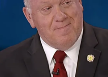 Grinning Tom Homan sends chilling message on Ilhan Omar home raid: ‘I know things’