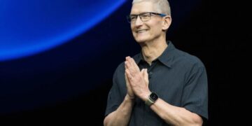 Tim Cook says late Apple cofounder Steve Jobs gave him this unforgettable advice before handing over the reins as CEO: ‘Never ask what I would do’