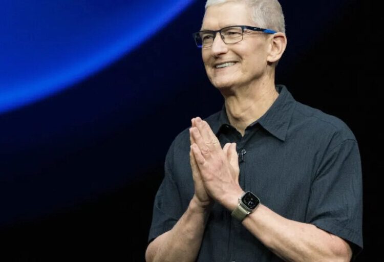 Tim Cook says late Apple cofounder Steve Jobs gave him this unforgettable advice before handing over the reins as CEO: ‘Never ask what I would do’