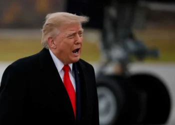 Trump rages at ‘stupid people’ trying to stop his turn toward Russia amid furious backlash