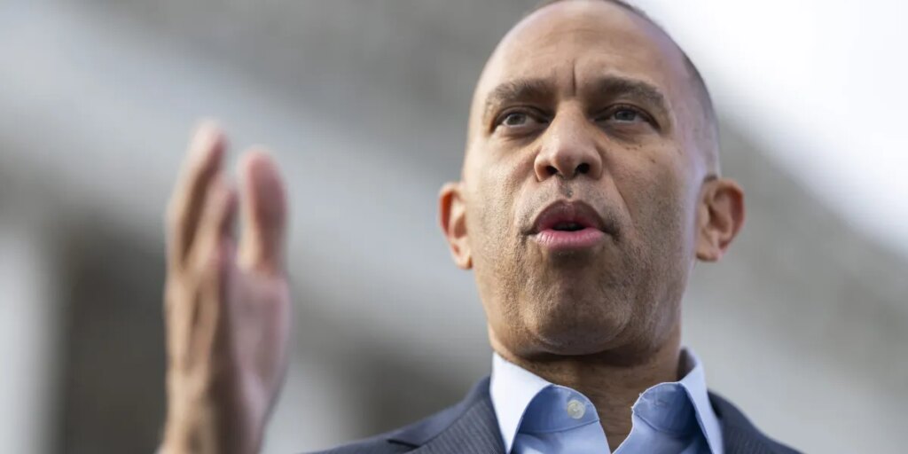 ‘Divorced from reality’: House leader Jeffries says Dems ‘hold firm’ in midterm race—and says Trump undermines ‘democracy, freedom and dignity’