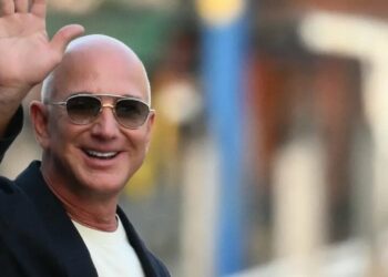 Jeff Bezos reportedly added a $69.5 million beach house to his $237 million Miami compound. A broker says that’s how billionaires live now