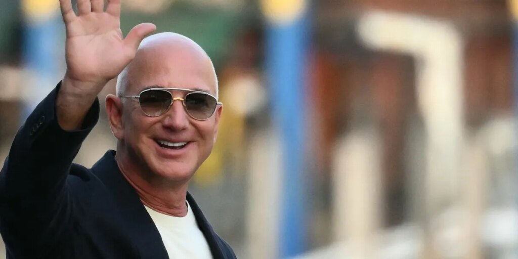 Jeff Bezos reportedly added a $69.5 million beach house to his $237 million Miami compound. A broker says that’s how billionaires live now