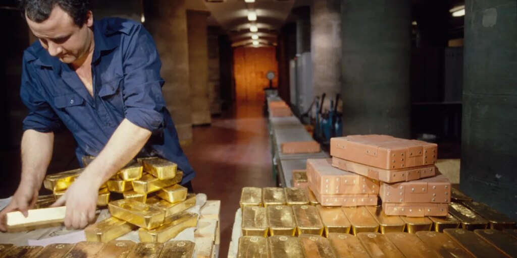 Central banks around the world are quietly stockpiling four times more gold than usual and are moving it out of the U.S.