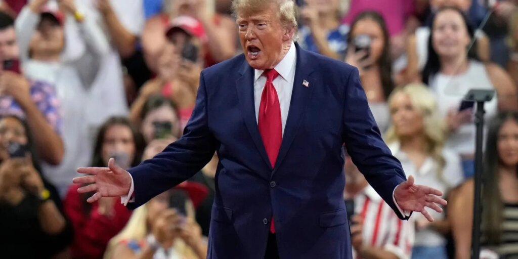 Trump suggests U.S. warships ‘do a little stopover’ in Cuba after Iran war, while Rubio pushes Cubans toward a ‘discrete partnership with the CIA’