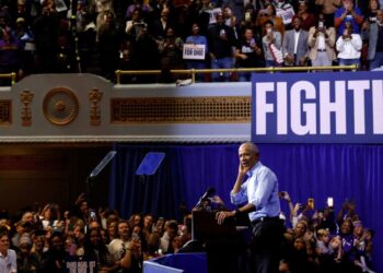Crowd erupts as Obama rips Pete Hegseth’s ‘manly’ charade: ‘You know he’s working his hair