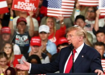 Crowd laughs as Trump revives — and mangles — his most infamous first-term insult