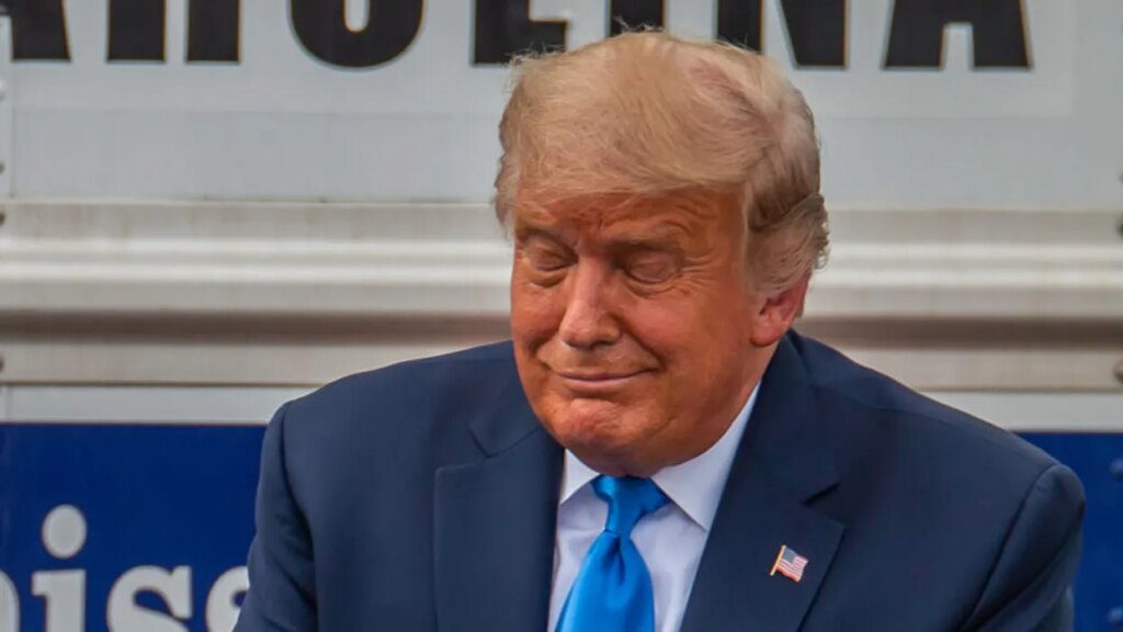 ‘Delusional’ Trump astounds with ‘greatest evidence of cognitive decline’ in new interview
