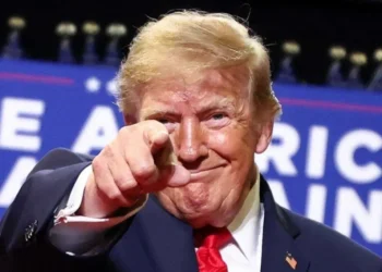 Trump’s obsession with ‘men’s behinds’ finds spotlight with conservative on MS NOW