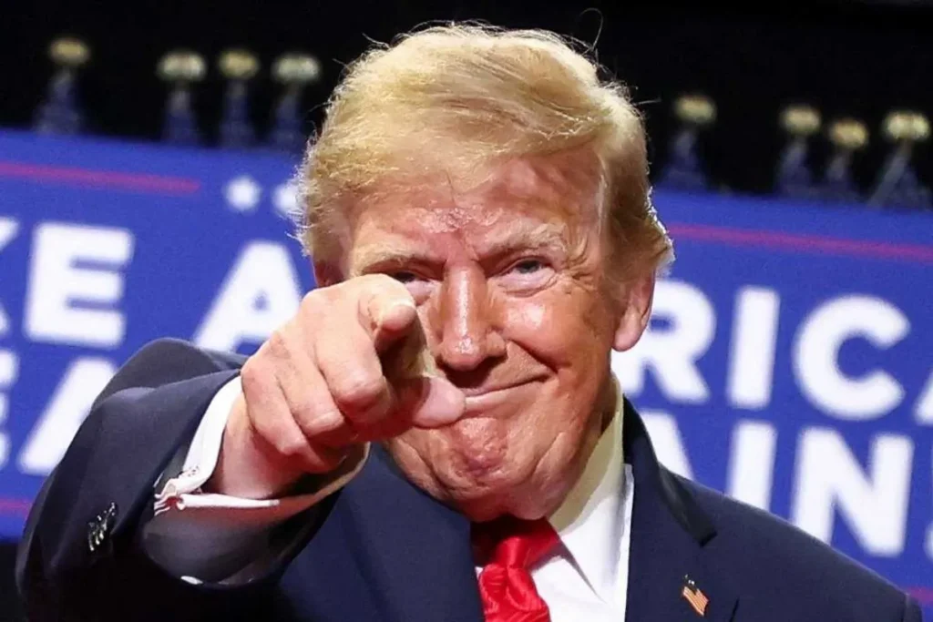 Trump’s obsession with ‘men’s behinds’ finds spotlight with conservative on MS NOW