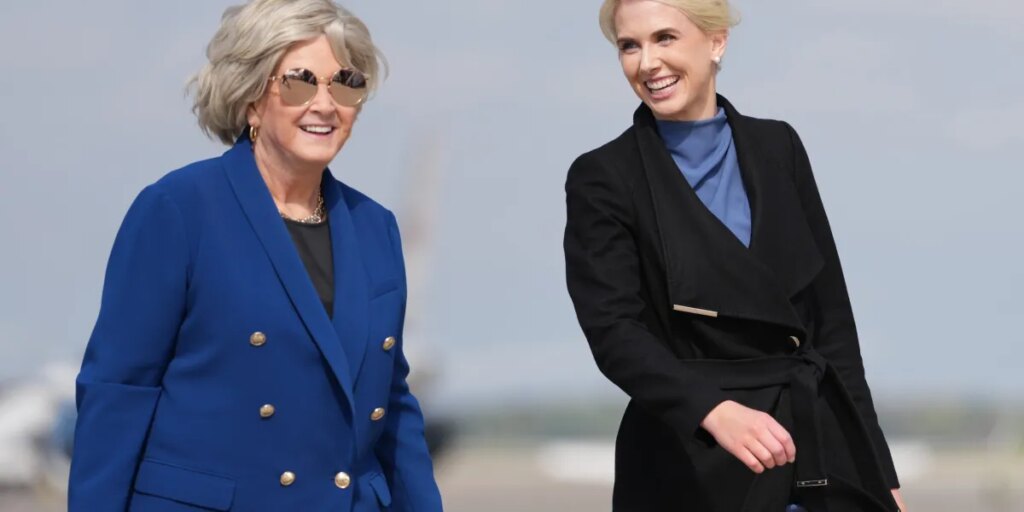 Air Force One passengers reveal Trump’s inner circle and who is ‘whispering in his ear and talking softly in private quarters’