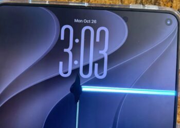 The Hinge on Apple’s Constantly Breaking New Foldable iPhone Was “Built With AI”