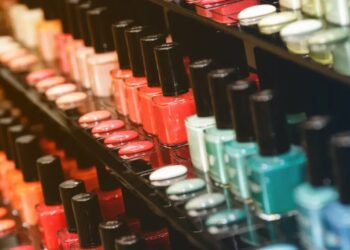 Two customers infected with genital herpes at same nail salon years apart: lawsuit