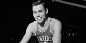 Cliff Hagan, Master of the Hook Shot, Dies at 94