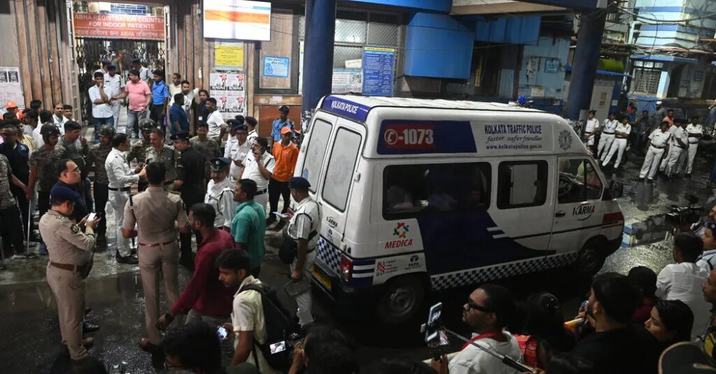 17 Dead, Dozens Injured After Stampede at Indian Religious Event