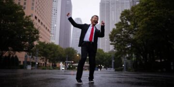 Rain or Shine, Japan’s ‘Dancing Salaryman’ Can’t Stop Grooving