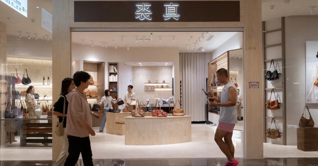 China’s Export Boom Fuels Growth Despite Slump at Home