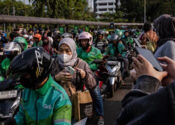 ‘A Ticking Time Bomb’: An Economic Crisis Looms in Indonesia