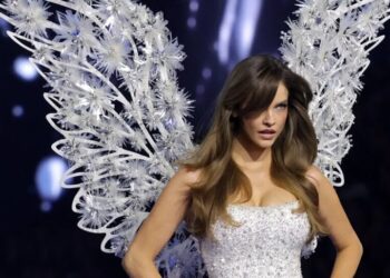She Walked the Victoria’s Secret Show. Six Weeks After Giving Birth.