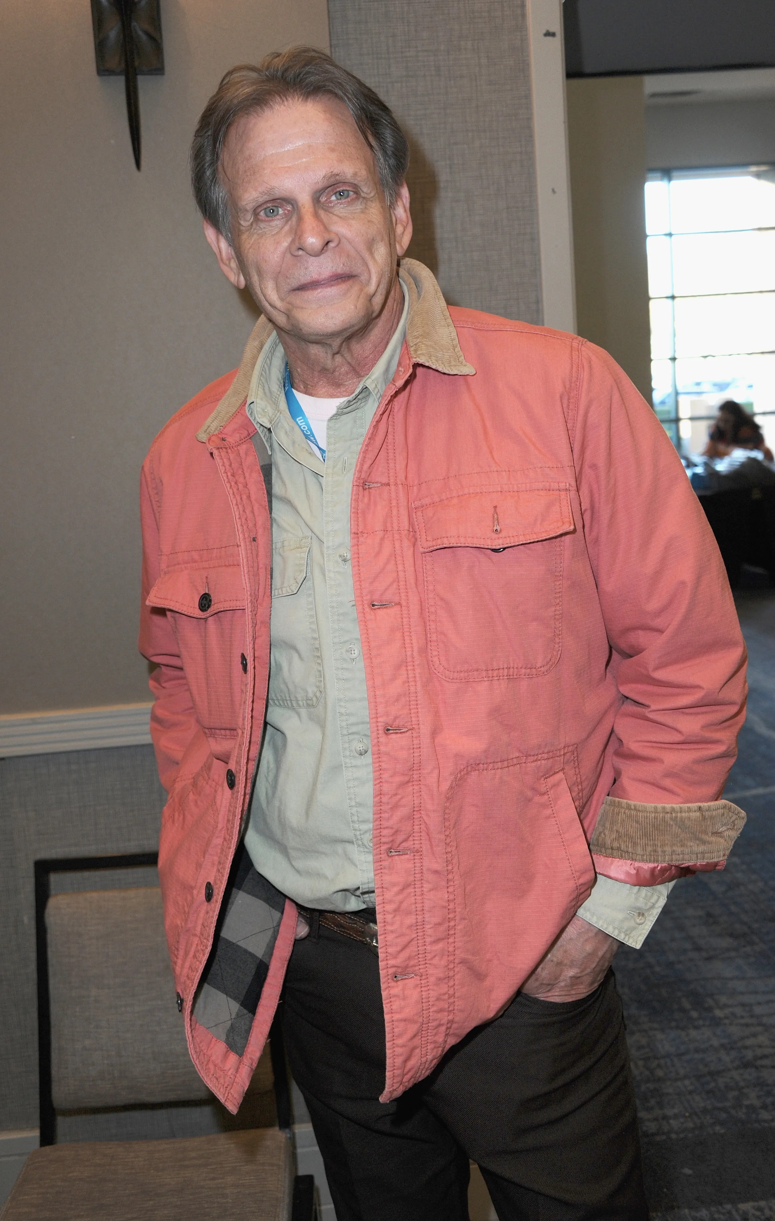 Marc Singer wearing a pink jacket and light-colored shirt at the 2020 Hollywood Show.