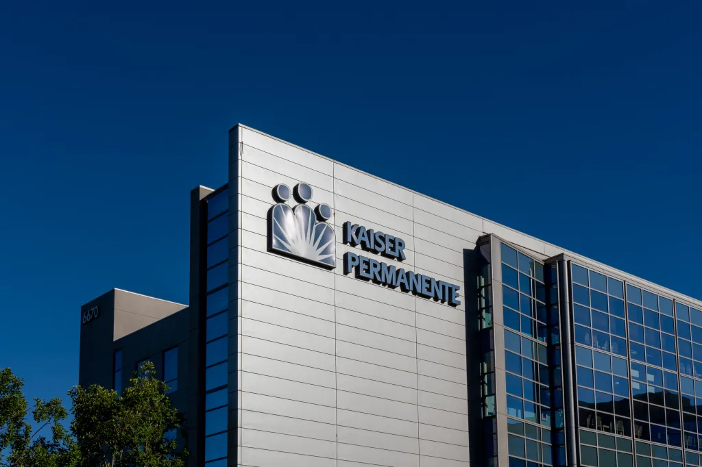 Exterior view of a Kaiser Permanente office building under a clear blue sky.