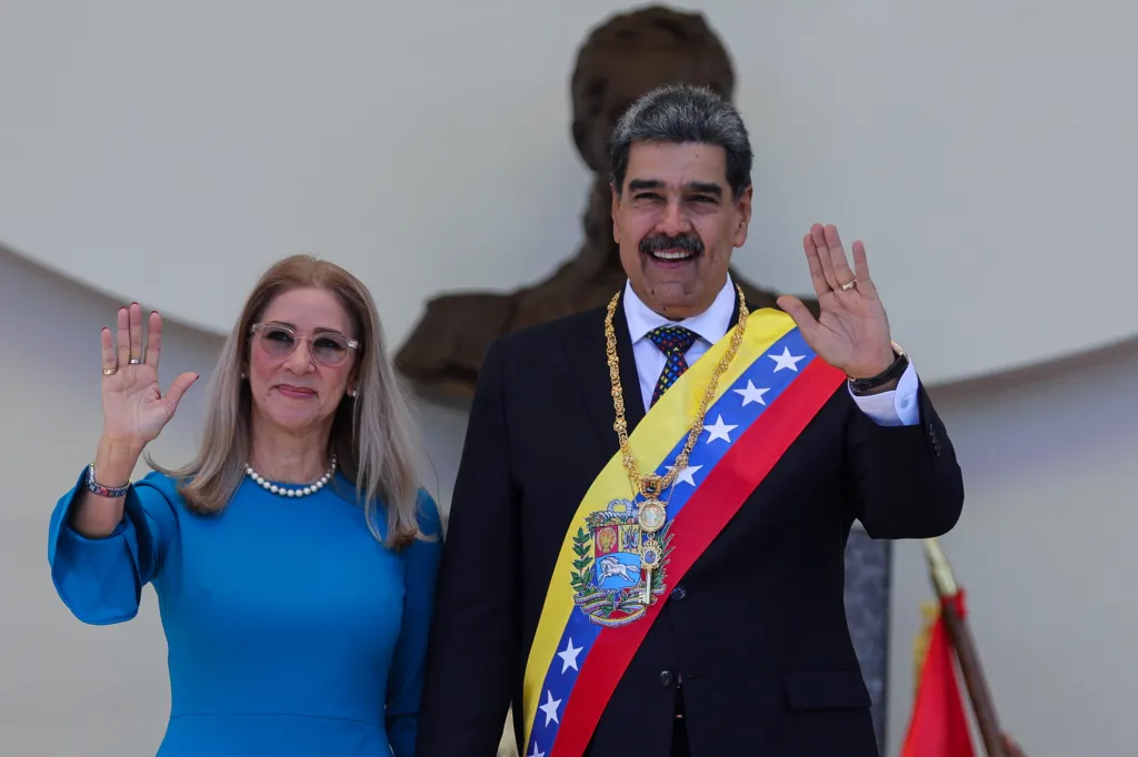 Cilia Flores, wife of former Venezuelan President Nicolás Maduro, asks a US judge for release to house arrest, citing severe heart problems.