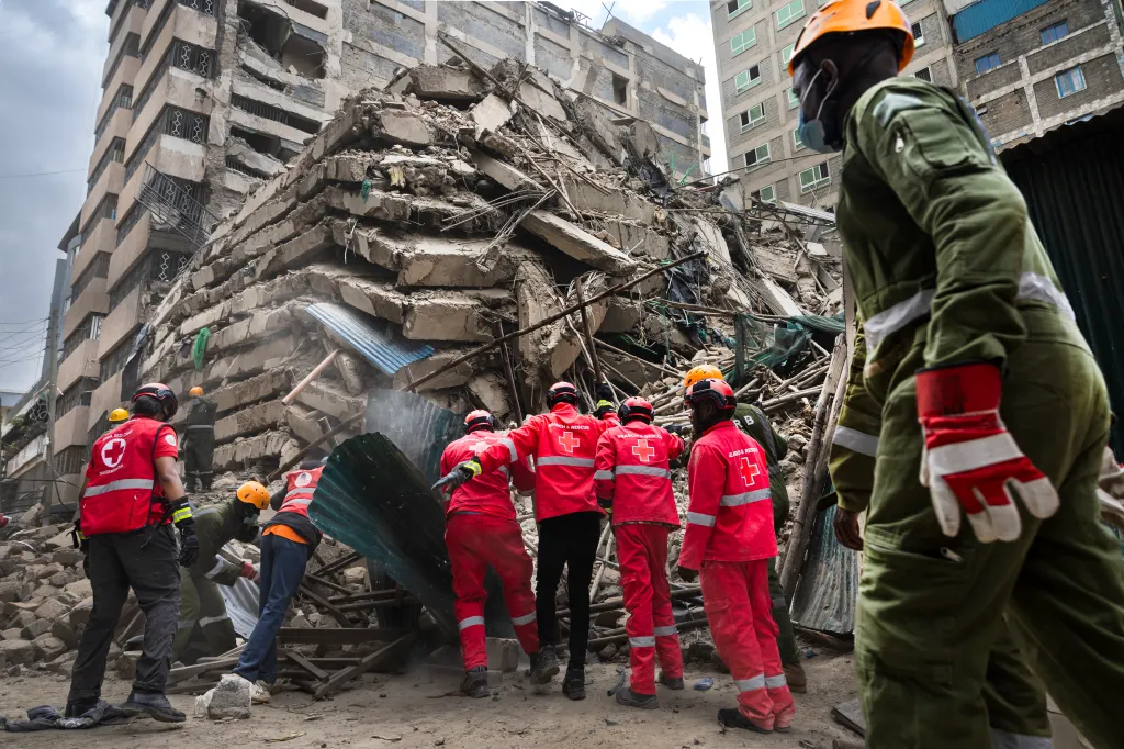First responders clear debris from the site of a collapsed building in Nairobi.