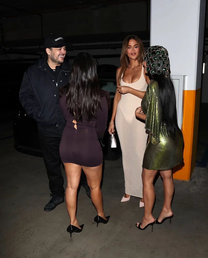 Kim Kardashian, Khloé Kardashian, Kourtney Kardashian, and Rob Kardashian at Baldi in Beverly Hills.