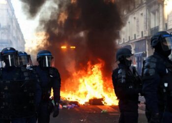 A ‘Doom Loop’ Threatens France as Populism Confronts Markets