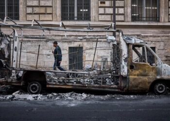 It’s Not Just France. Europe’s Political Center Is Crumbling.
