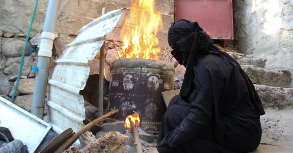 Major Yemeni City Running Out of Food and Water as Houthis Encircle It