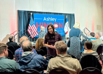 Republican Women Lean on Working Mom Cred to Stump in Tight Iowa Race