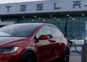 Tesla Profit Slumps as Musk Pours Money Into A.I. and Robots