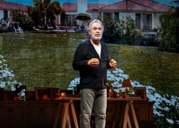 ‘860’ Review: Billy Crystal, After the Fire