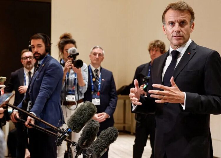 Macron Says Trump Does Not Like France and Distorts Its Troubles