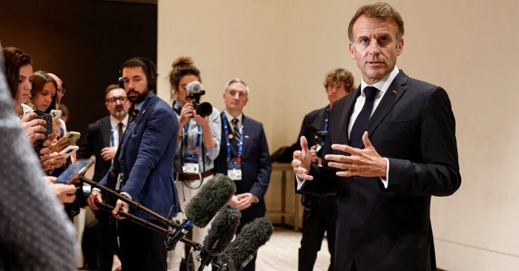 Macron Says Trump Does Not Like France and Distorts Its Troubles