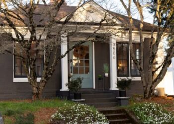 Mortgage Rates Remain Above 7%, Pushing Home Prices Lower in Some Areas
