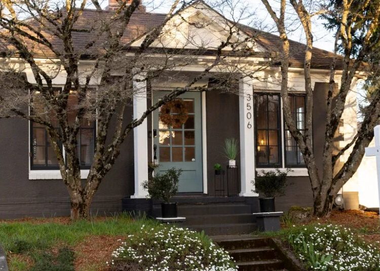 Mortgage Rates Remain Above 7%, Pushing Home Prices Lower in Some Areas