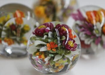 Paul Stankard Has Died. Behold What He Did With Paperweights.