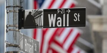 Stocks Fall and Oil Rises as Investors Retreat from Mounting Risks