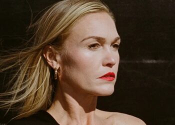 Julia Stiles’s Dancing Is Healing Millennials