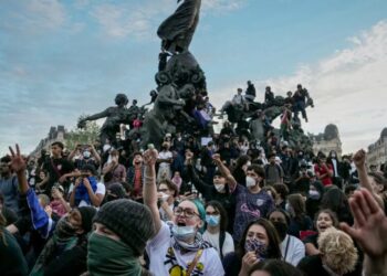 How a Small Student Protest Spread Across France