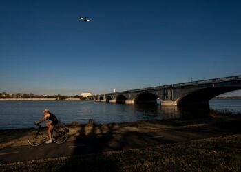 A 250-foot obstacle is the last thing Reagan National Airport needs