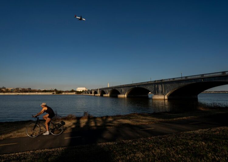A 250-foot obstacle is the last thing Reagan National Airport needs