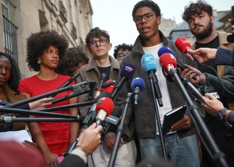 France Makes Concessions to Students, but Not Enough to Halt Protests