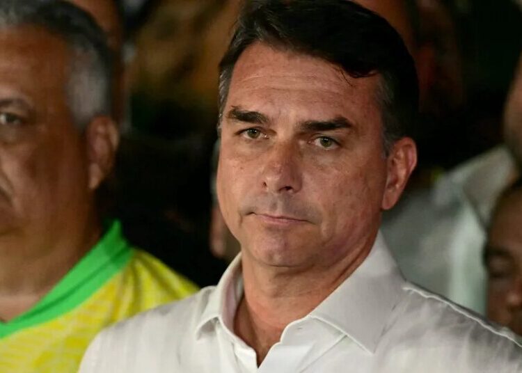Flávio Bolsonaro Leaves Brazil for the U.S. After Election Defeat
