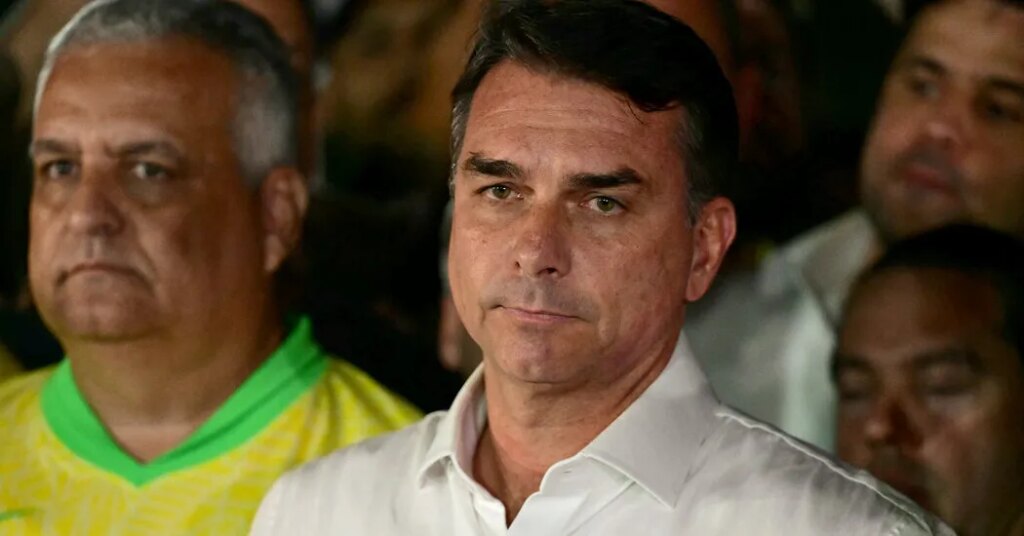 Flávio Bolsonaro Leaves Brazil for the U.S. After Election Defeat