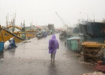 India Evacuates Tens of Thousands as Powerful Cyclone Approaches