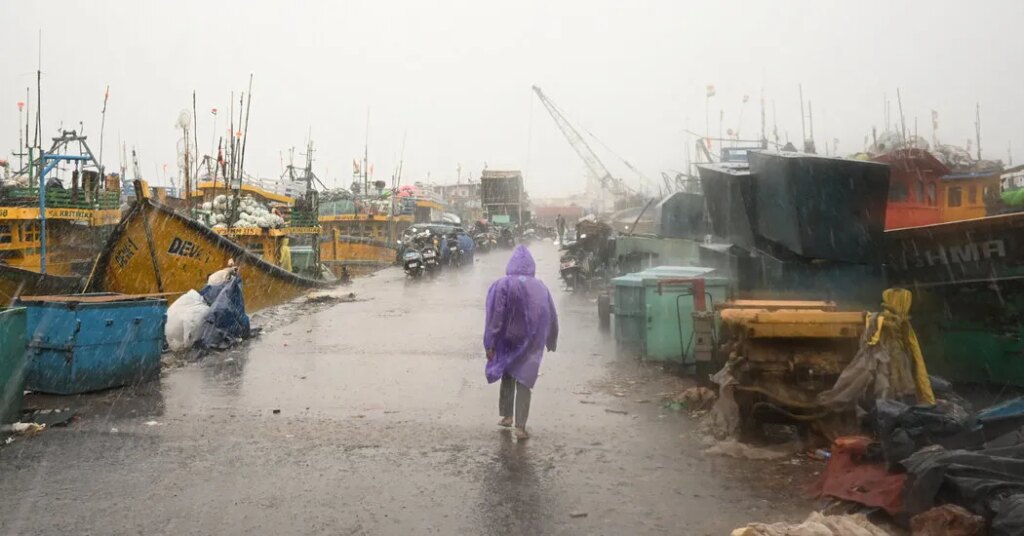 India Evacuates Tens of Thousands as Powerful Cyclone Approaches
