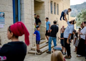Israelis Surge to Polls With Nation’s Future on the Ballot